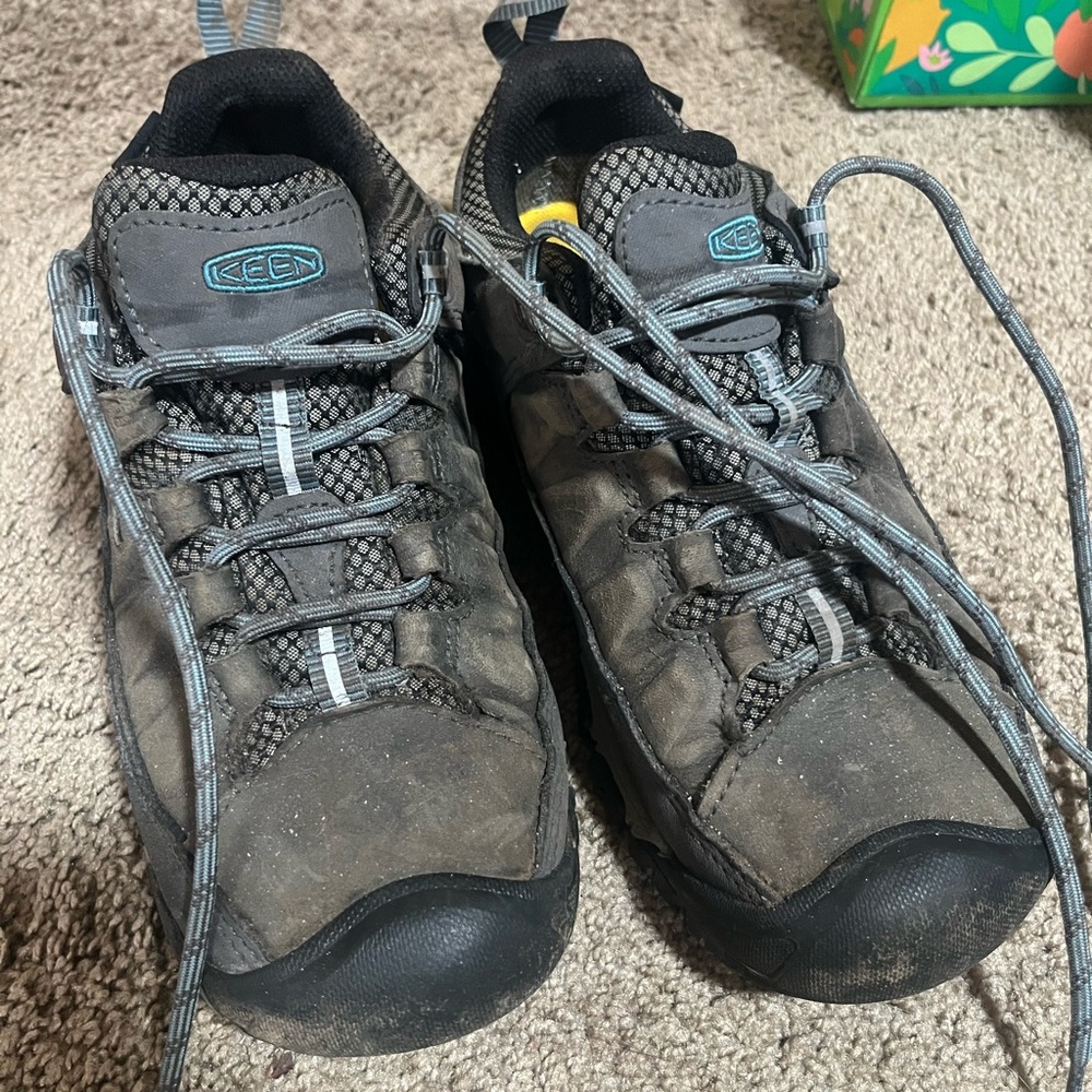 Women’s Keen targhee waterproof hiking shoe size 7.5